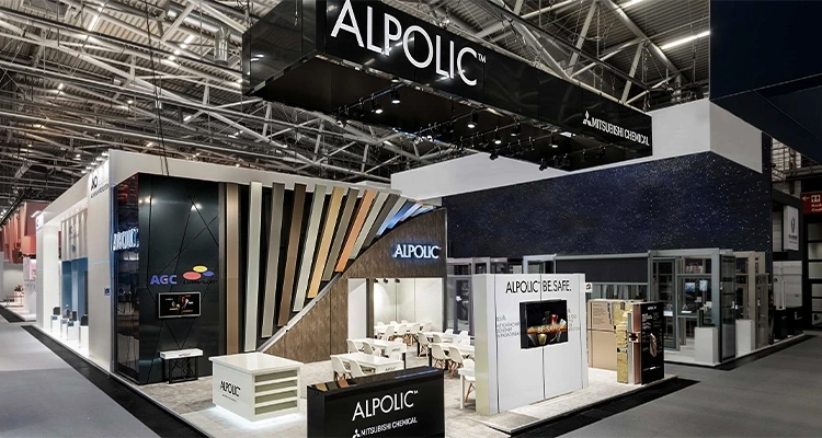 Ansicht des Messestandes von ALPOLIC™ vor der Eröffnung der Messe BAU 2019