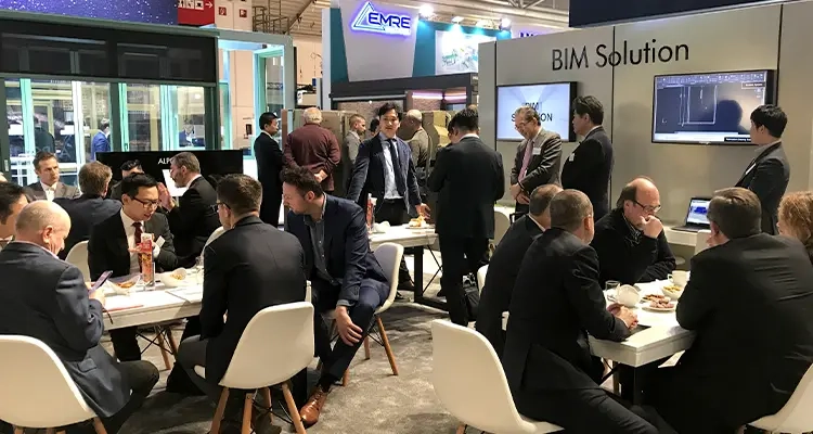 Besucherbereich Messestand ALPOLIC™ Aufnahme des befüllten Besucherbereiches bei ALPOLIC™ auf der BAU 2019