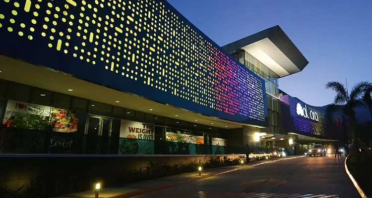 seitliche Fotografie der ALTARA Shopping-Mall in Honduras