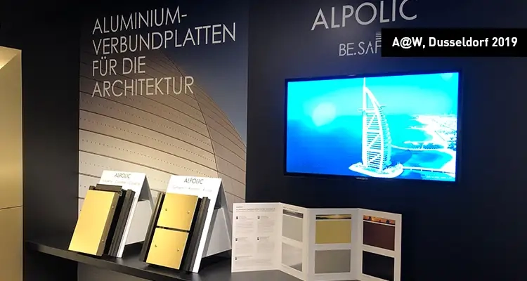 A@W à Düsseldorf Vue oblique du stand du salon ALPOLIC™ à Düsseldorf