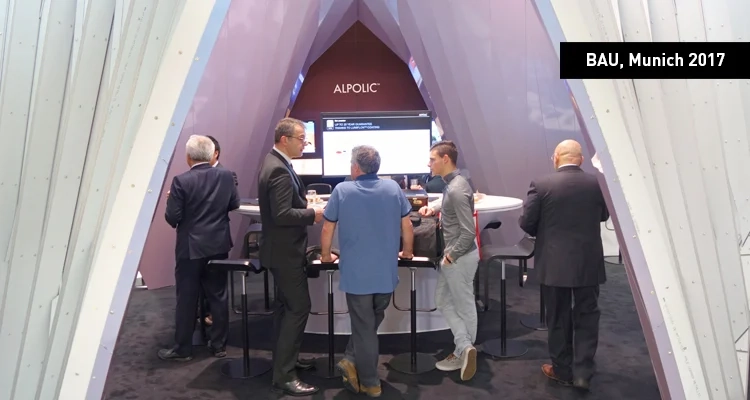 ALPOLIC™ : Stand d'exposition BAU 2017 Vue intérieure du stand d'exposition au comptoir