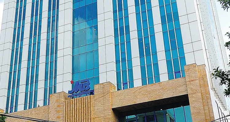 Photography from below the Millitary Bank