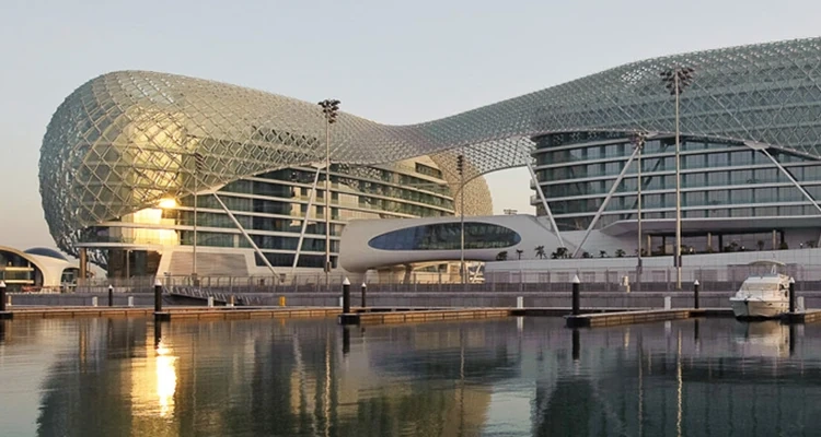 Ansicht des Yas-Hotels in Abu-Dhabi